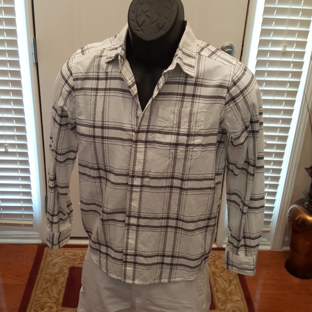 Boys Button down Long Sleeve Shirt (L/10/12)